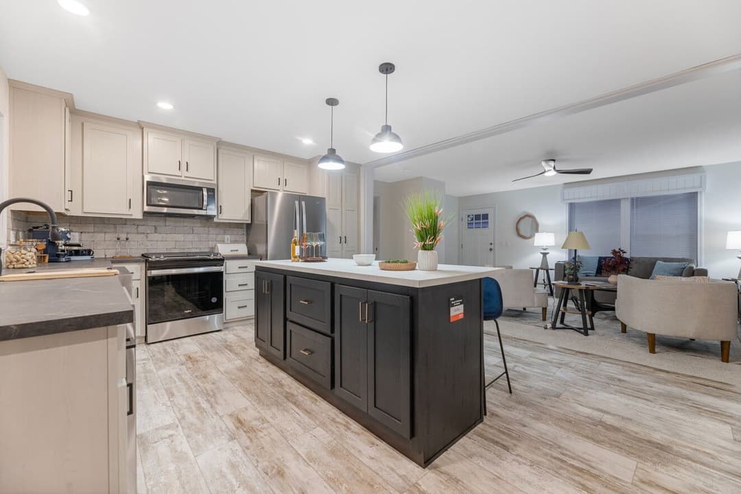 The mille lacs 184051 kitchen home features