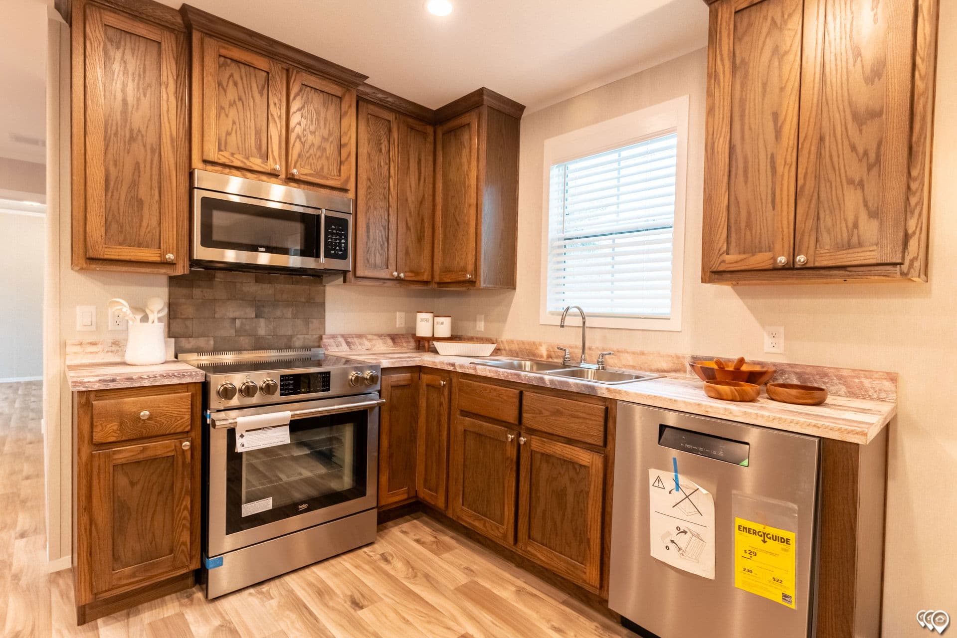 Arc1680-8012 kitchen home features