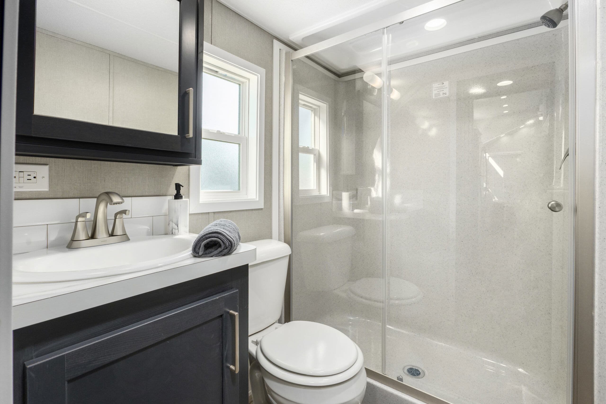 Island 6448p bathroom home features