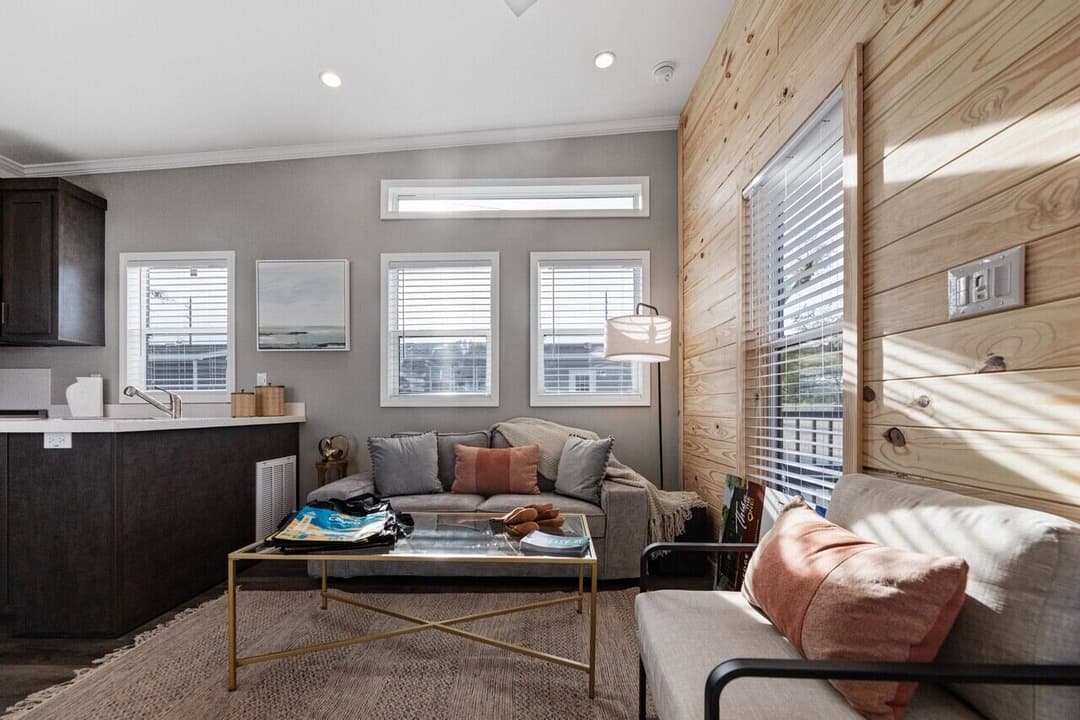 Wedge 13442s interior home features