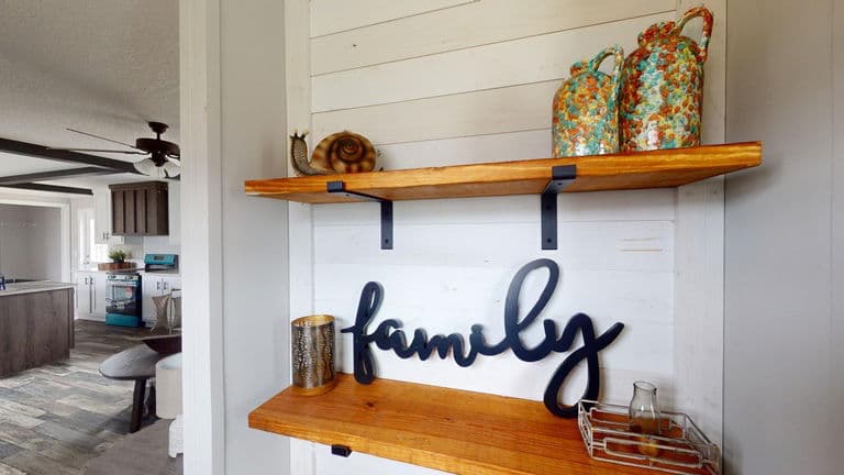 Swagger 16763a interior home features