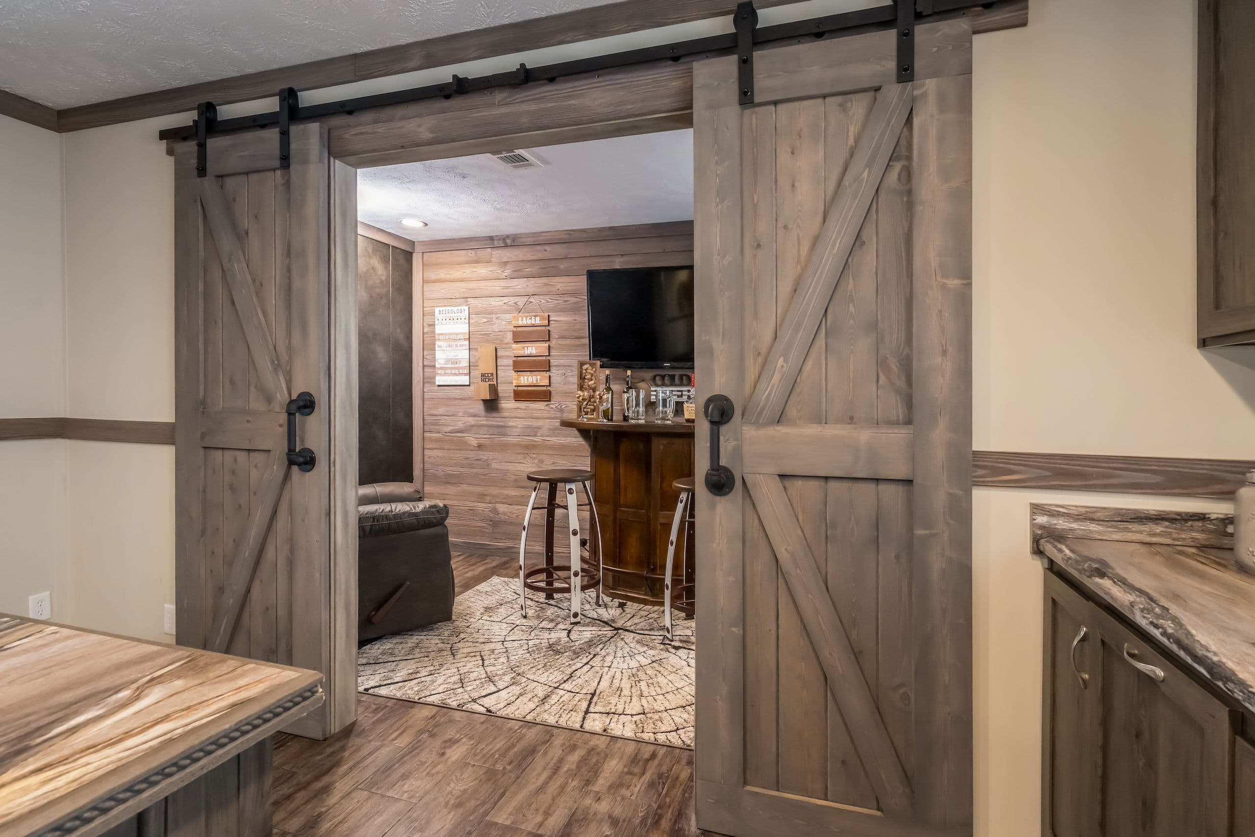 Md-44-32 housecat interior home features