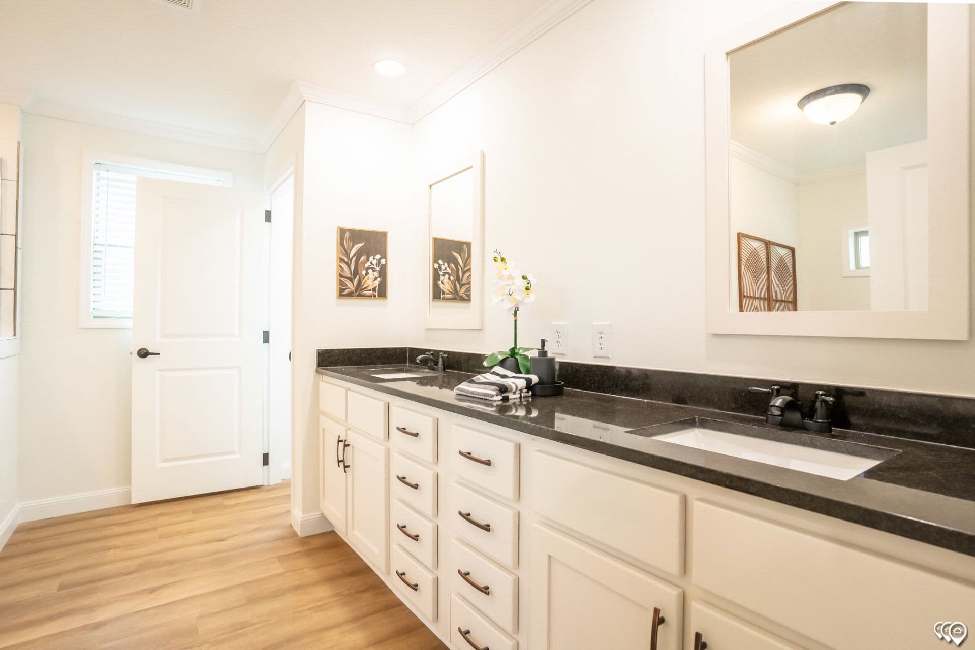 Pri3280-2071 bathroom home features