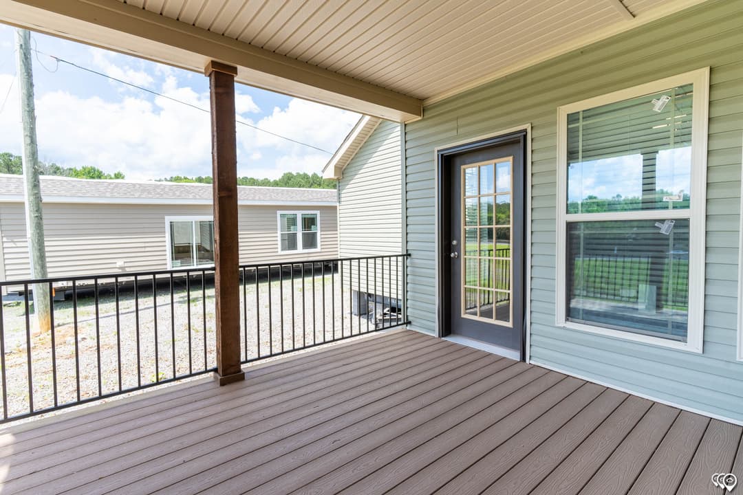 Tahoe harbor exterior home features
