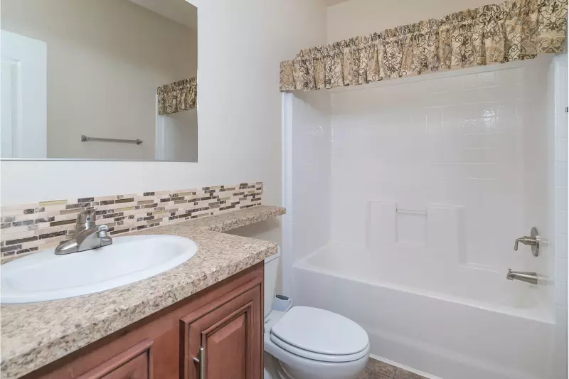 American freedom 2860e bathroom home features