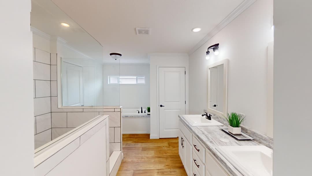 Pri3284-2010 bathroom home features