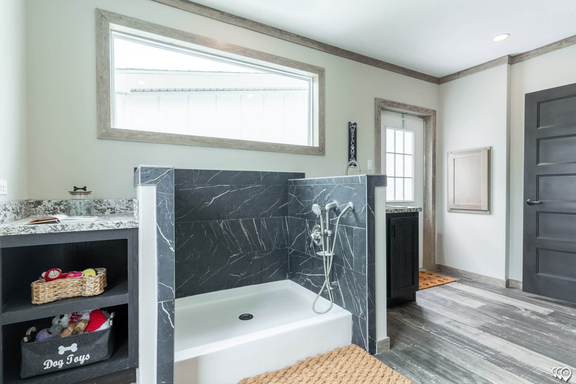 The shoal creek interior home features