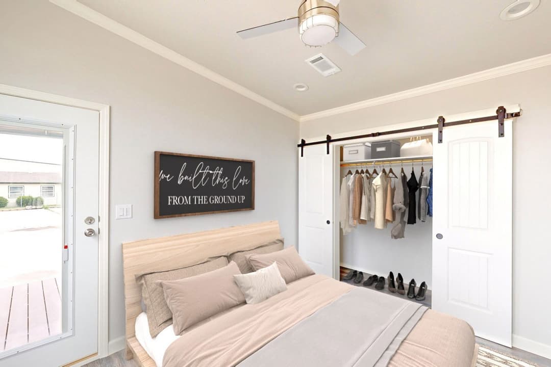 Crest d45vm bedroom home features