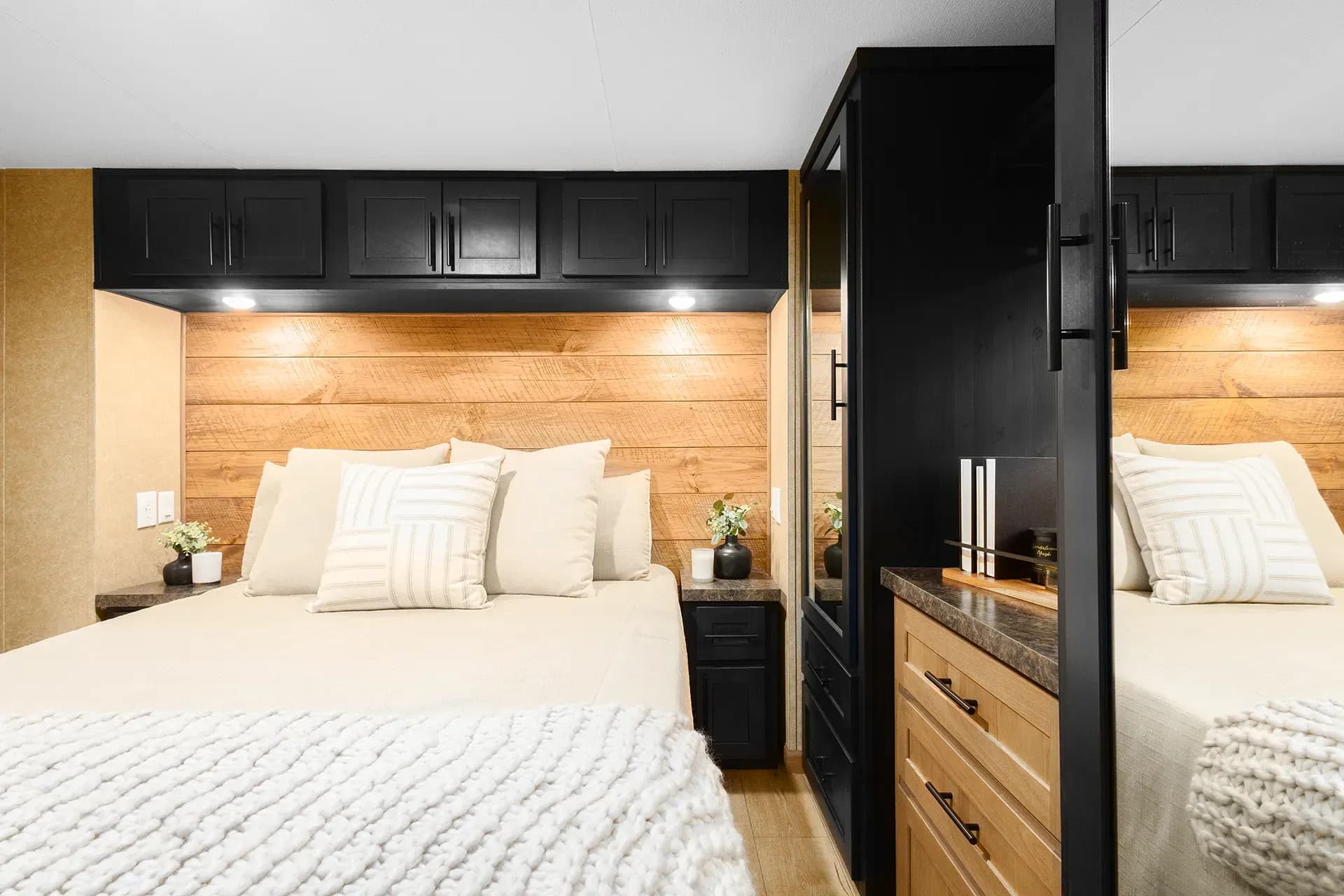 Island 5065 bedroom home features