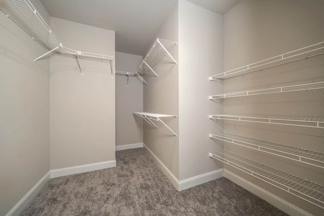 Tidewater cape interior home features