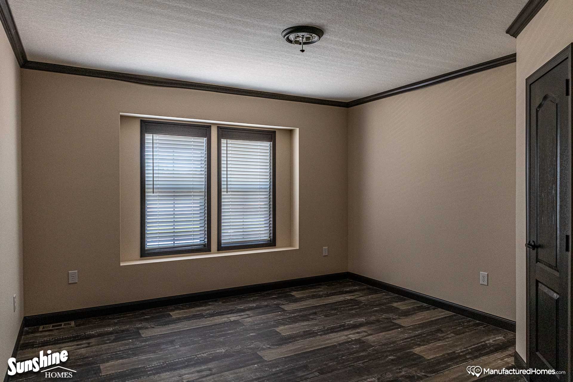 Pri3268-2004 bedroom home features