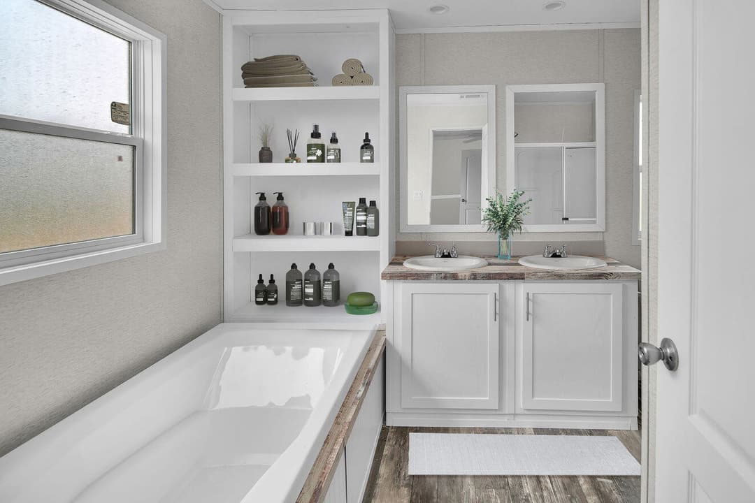 Valu premier 16763g interior and bathroom home features