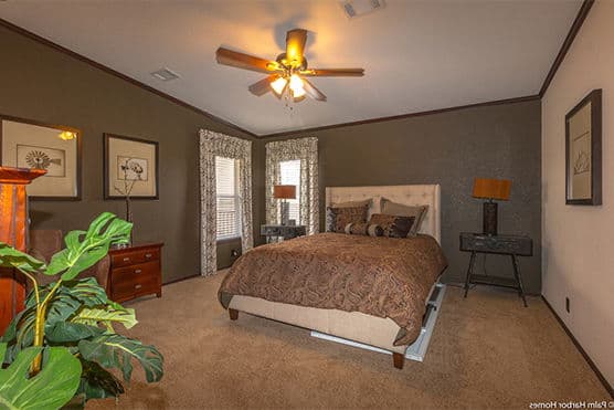 Retreat 30643r bedroom home features