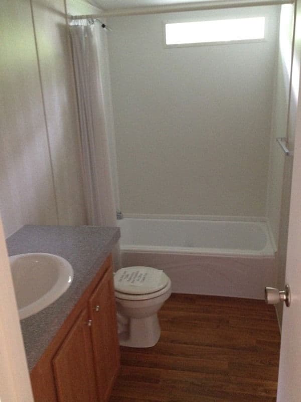 Zack 2840 bathroom home features