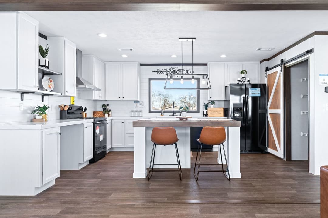 Breeze farmhouse kitchen home features