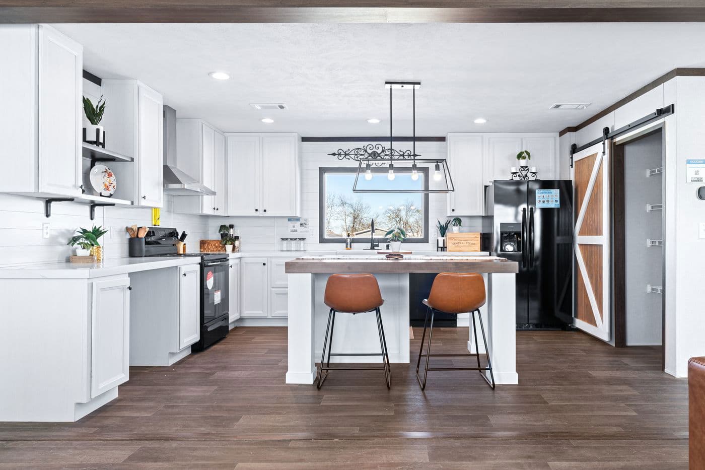 Breeze farmhouse kitchen home features