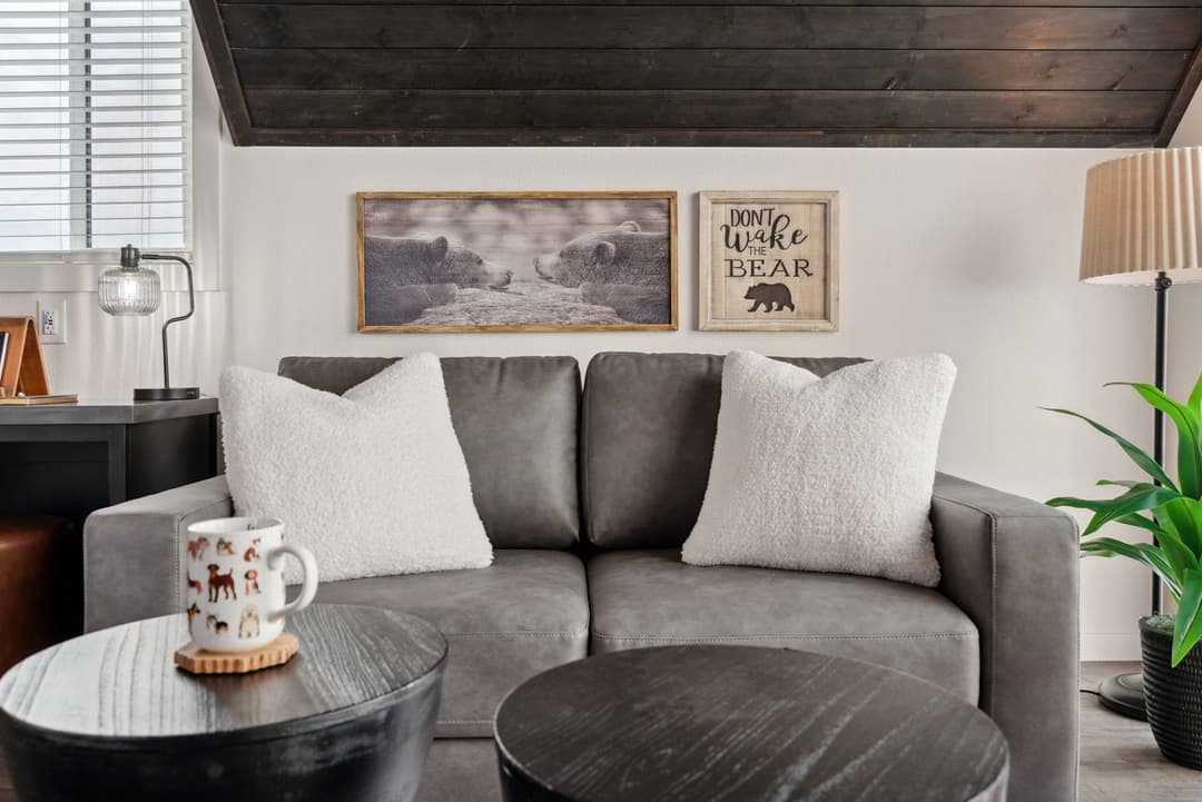 Ata-01 interior home features